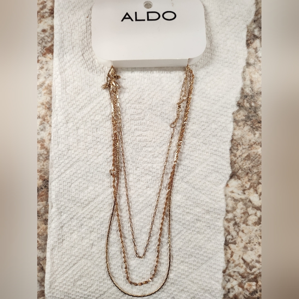 Elegant Gold Layered Necklace